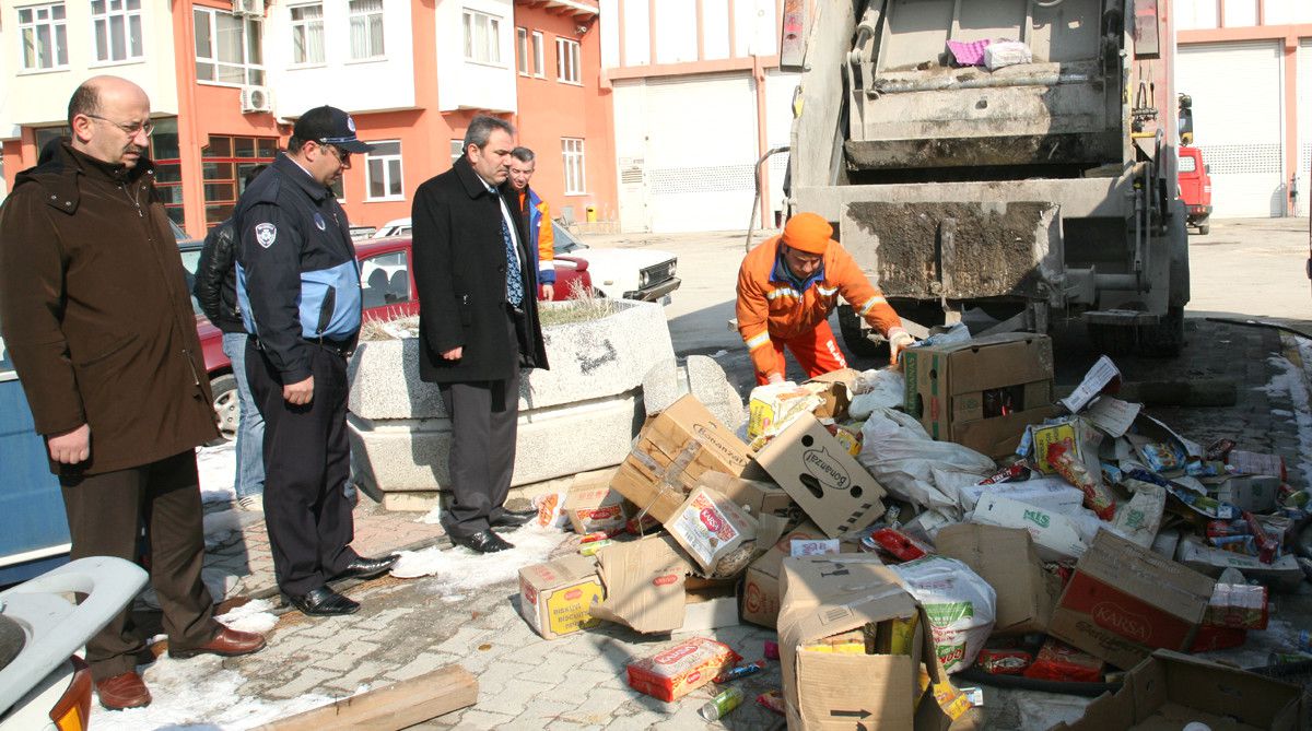 Selçuklu\'da Bozuk Gıda Ürünleri İmha Edildi
