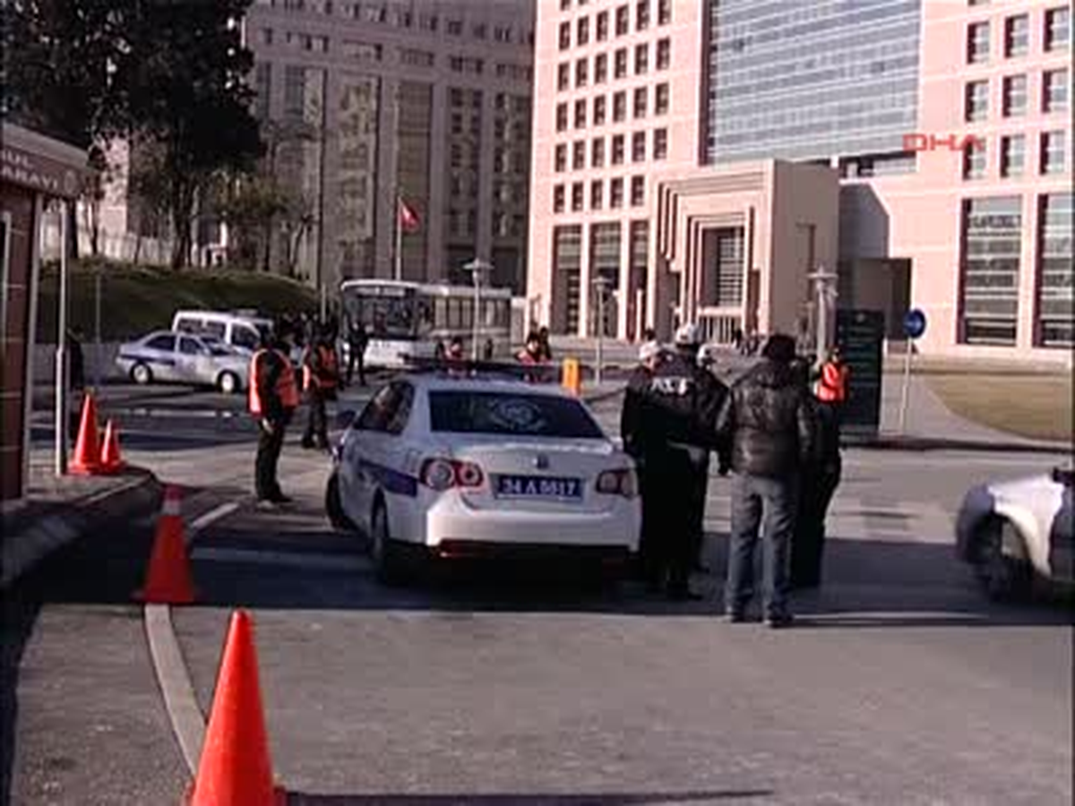 Şike Davası\'nda Tutuklu Sanıklar Adliyeye Getirildi