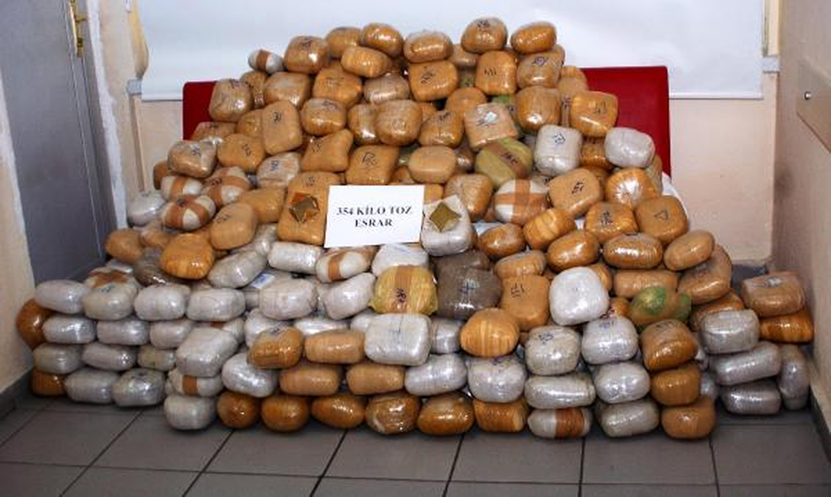 Spor Çantalar İçinde 354 Kilo Esrar Ele Geçirildi