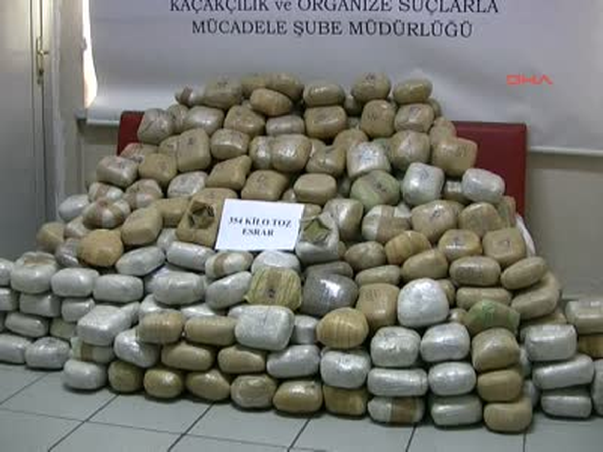 Spor Çantalar İçinde 354 Kilo Esrar Ele Geçirildi Kayseri\'de Polis Tarafından Hafif Ticari Araçta...