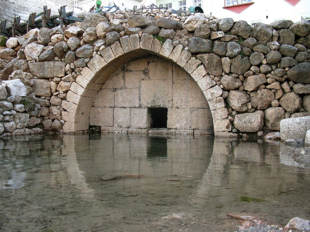 Tarihi Çeşme İlgi Bekliyor