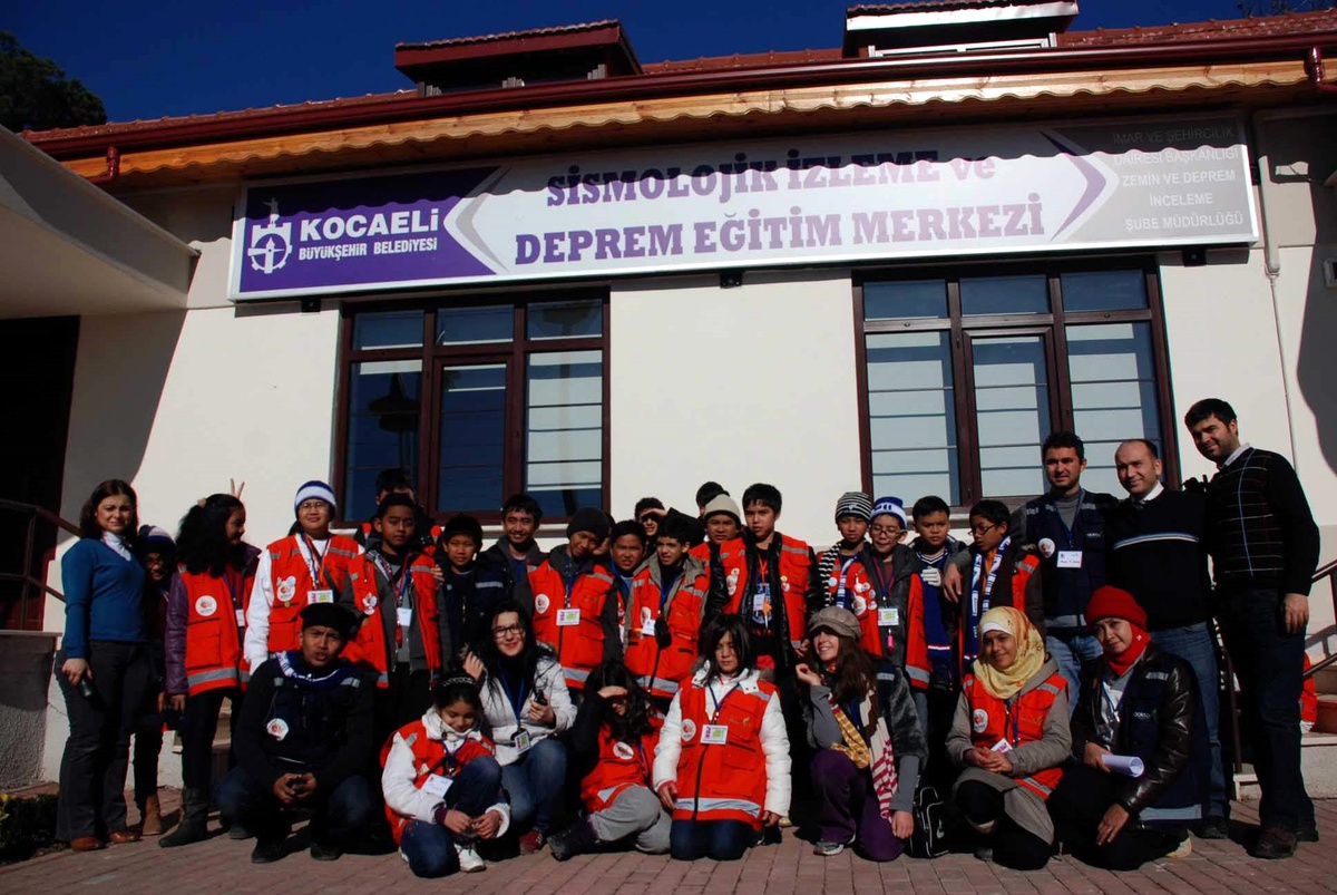 Uzakdoğulu Minikler Kocaeli\'de Depremi Yaşadı