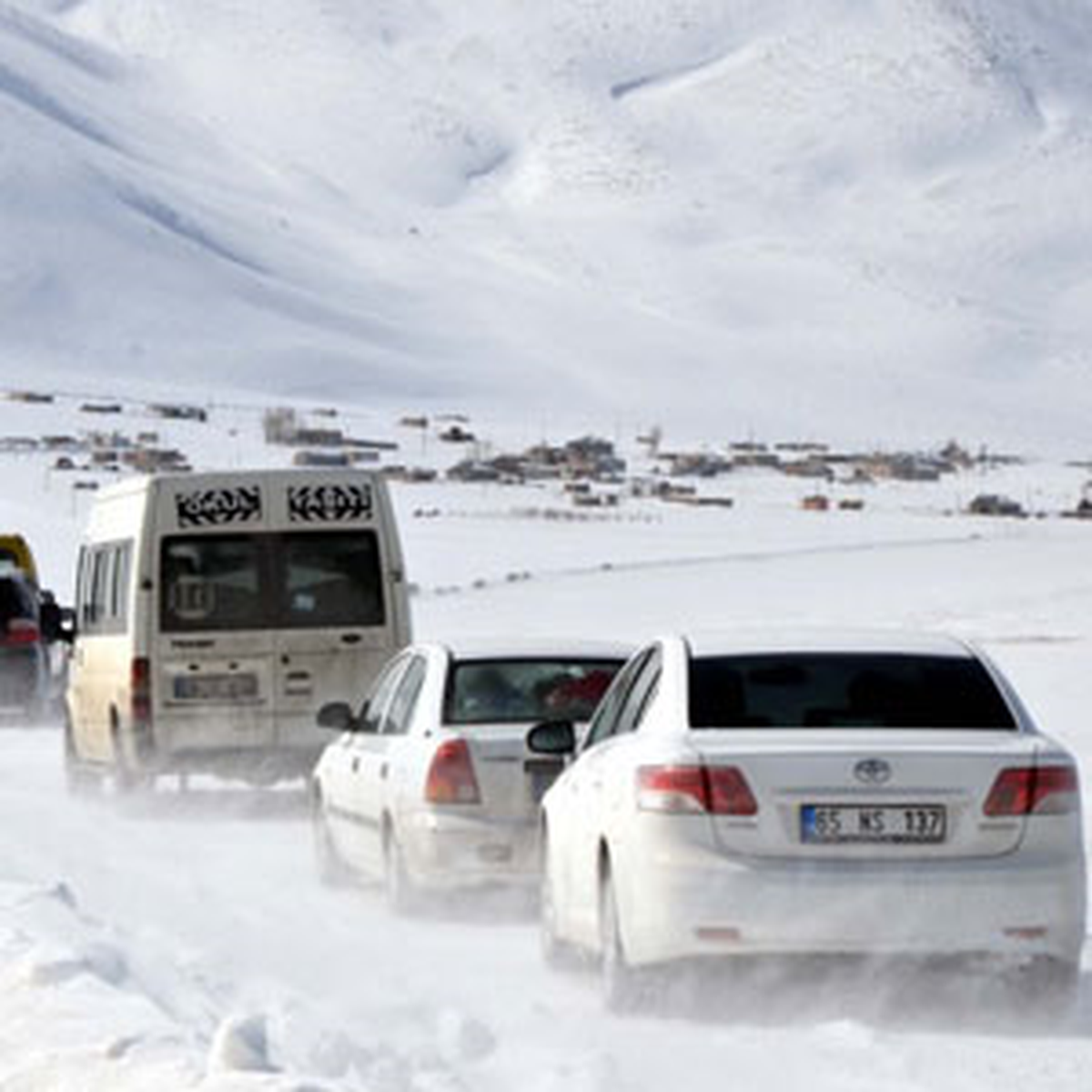 Yollar Buz Pistine Döndü