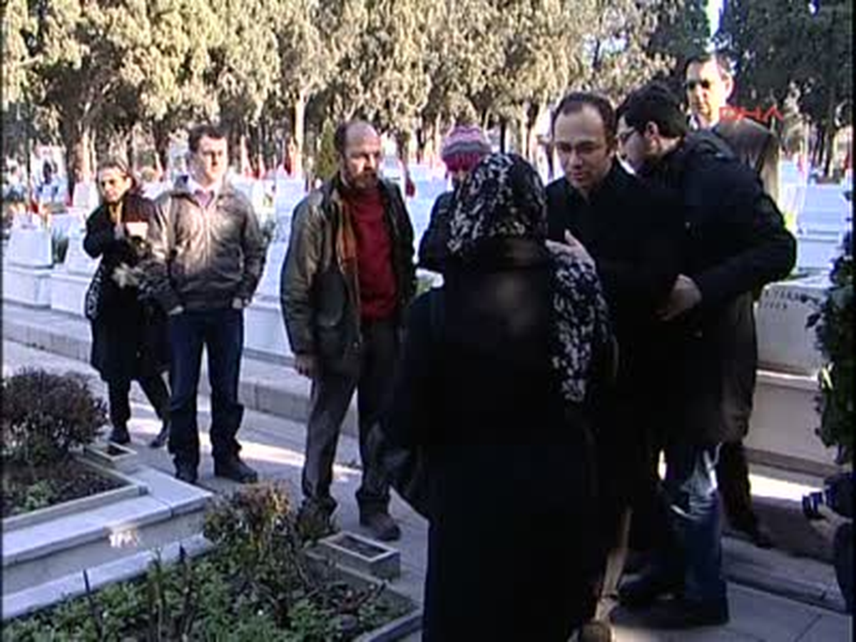 Albay Özden\'in Eşinden "Mezar Açılmış" İddiası..