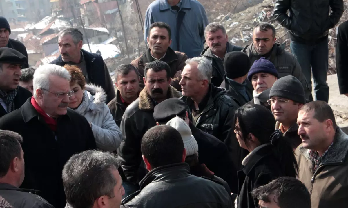 Başkan Tanık, Heyelan Bölgesindeki Ziyaretlerini Sürdürüyor