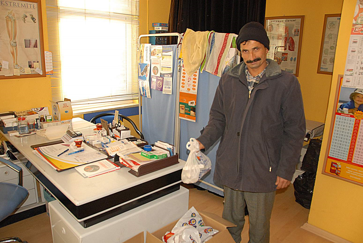 Belediye Başkanı Uğurlu\'dan Vatandaşlara İlaç Bağışı Uyarısı