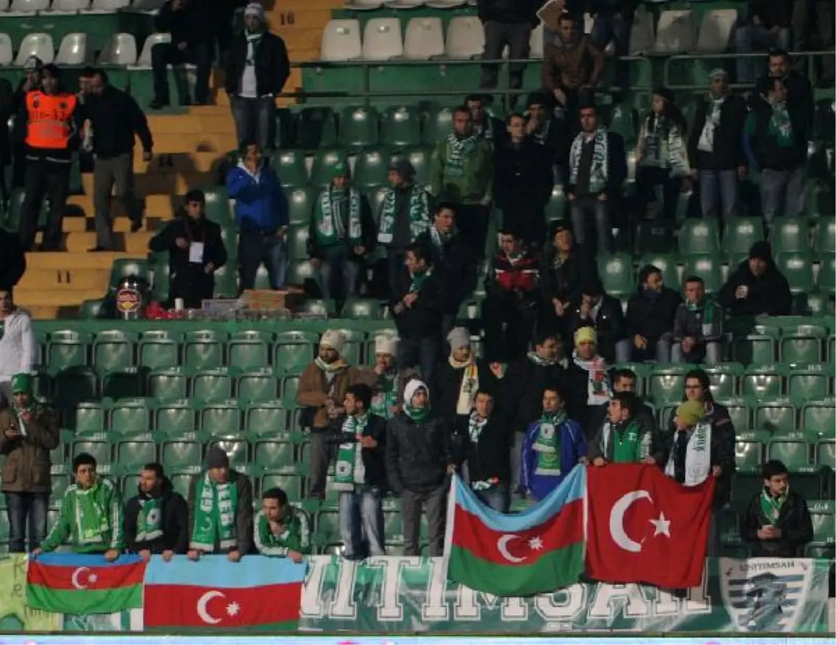 Bursaspor Taraftarı Azerbaycan Bayrağı Açtı