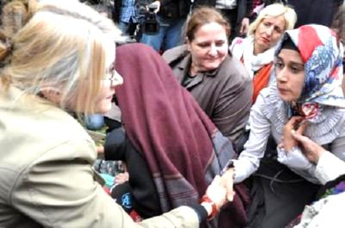 Chp\'li Tamaylıgil, Hes Eylemcisi Leyla\'ya 9 Yıl Hapis Cezasını Kınadı
