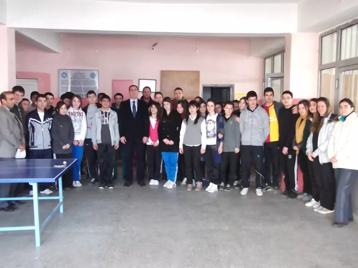 Gençlik Spor Müdürü Ticaret Lisesine Antrenörlerle Çıkarma Yaptı