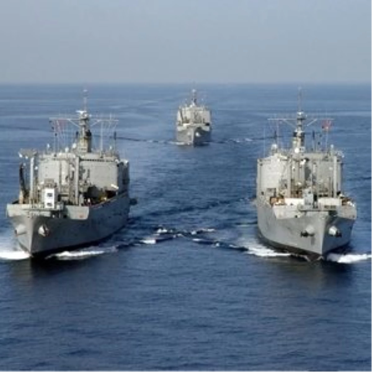 İran Savaş Gemileri Süveyş Kanalında