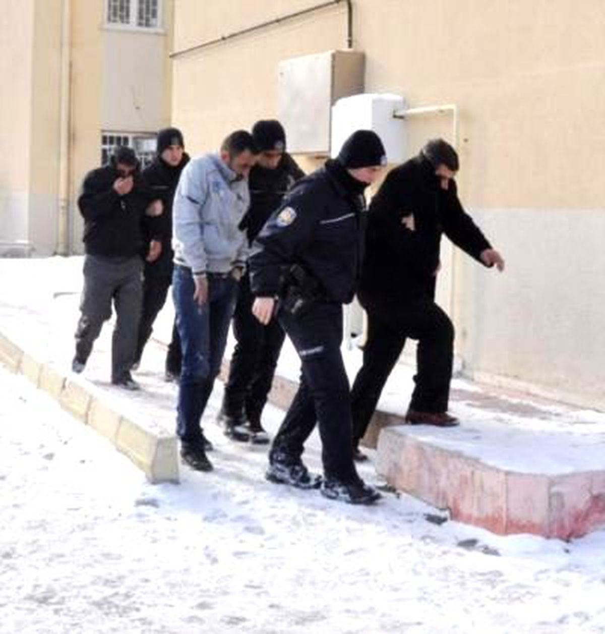 Karaman\'da \'Hububat Destekleme Dolandırıcılığı\' Operasyonu: 17 Gözaltı