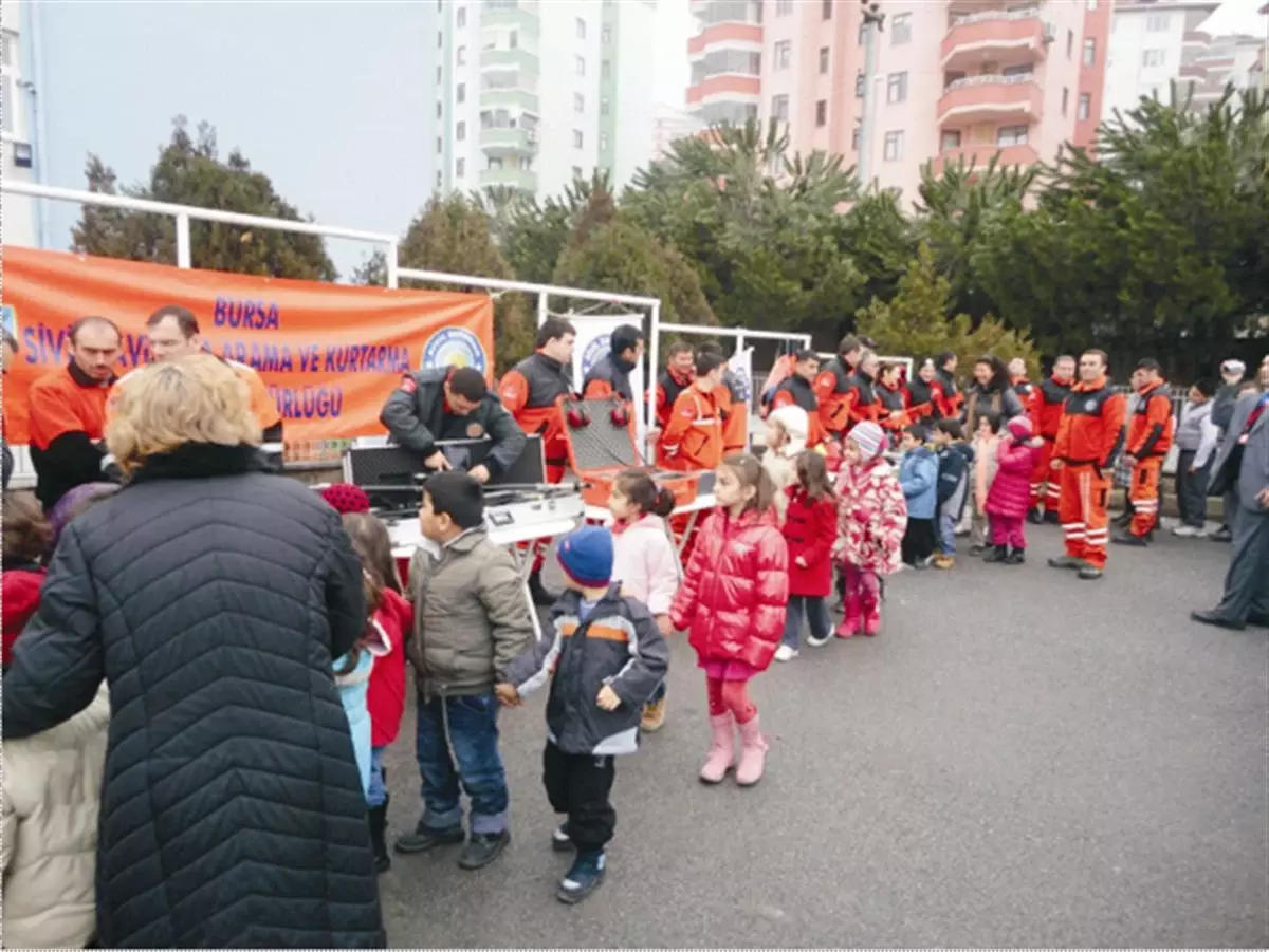 Miniklerden Deprem Tatbikatı