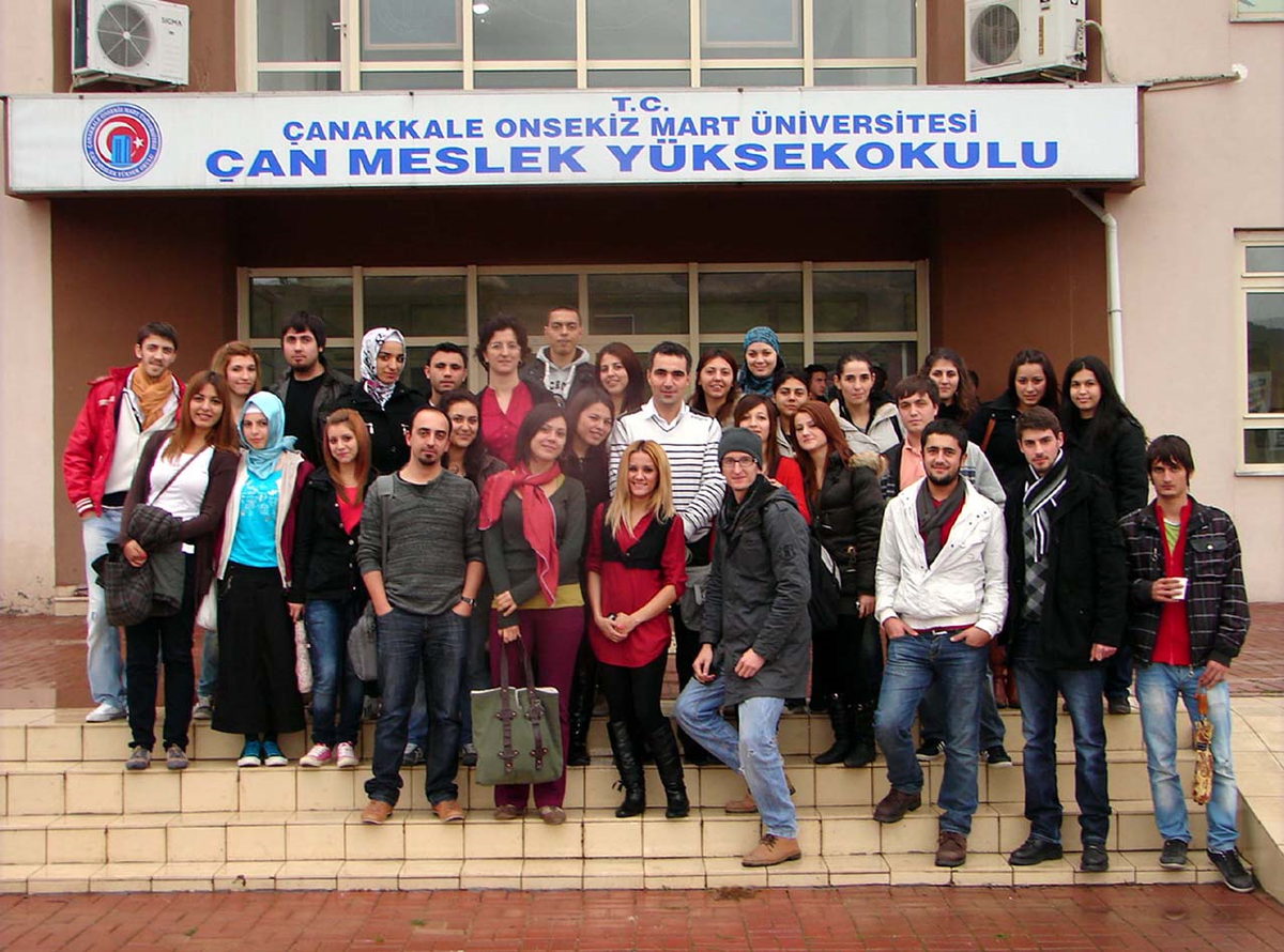 Öğrencilerden Çan Myo İçin Kitap Toplama Kampanyası