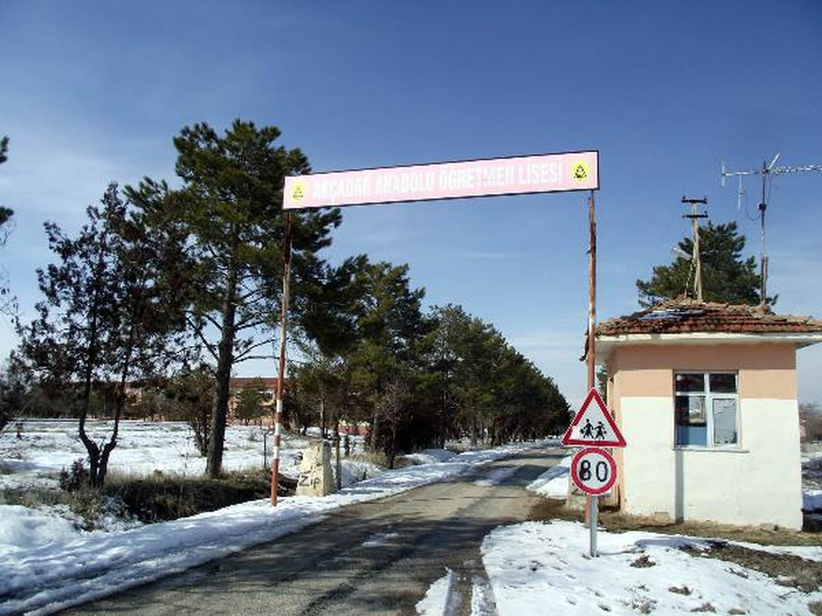 Okulun Yıkılmasından Korkan Veliler Müdürle Tartıştı