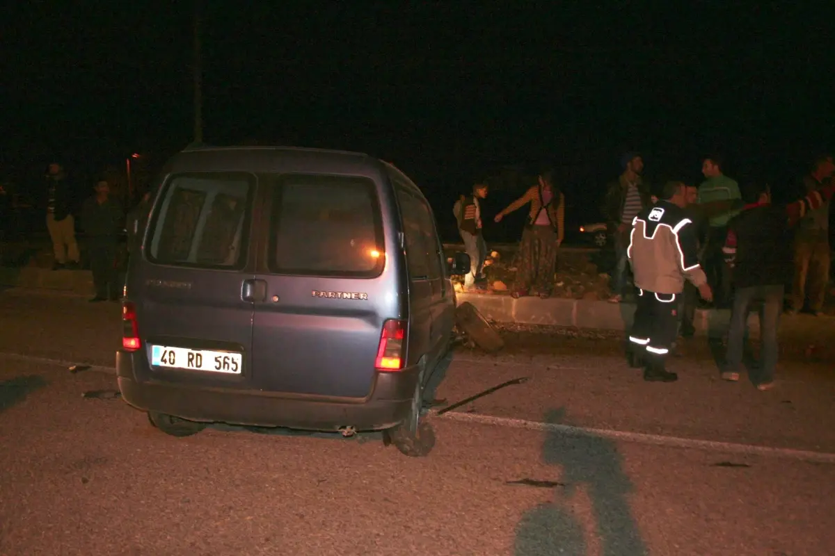 Ortaca\'da Trafik Kazaları: 2\'si Ağır 4 Yaralı