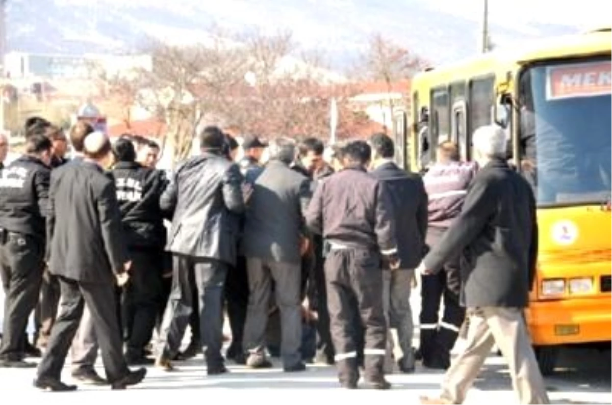 ÖSYM Başkanını Protesto Eden 13 Öğrenci Gözaltına Alındı (2)
