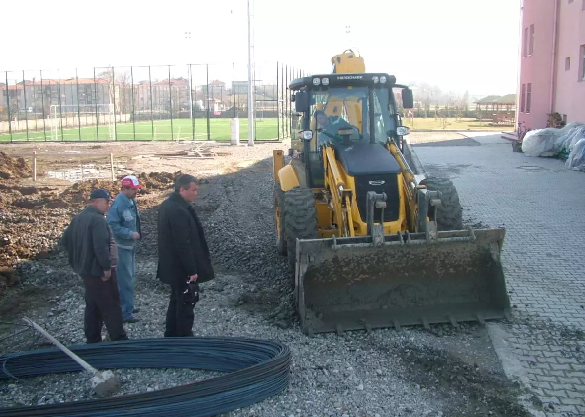 Sanatçı Gülben Ergen'den Saltukova Beldesine Anaokulu