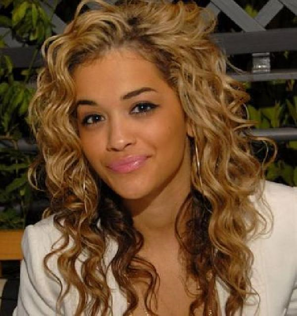 Taçi, Rita Ora\'ya Bir Kutlama Mesajı Gönderdi