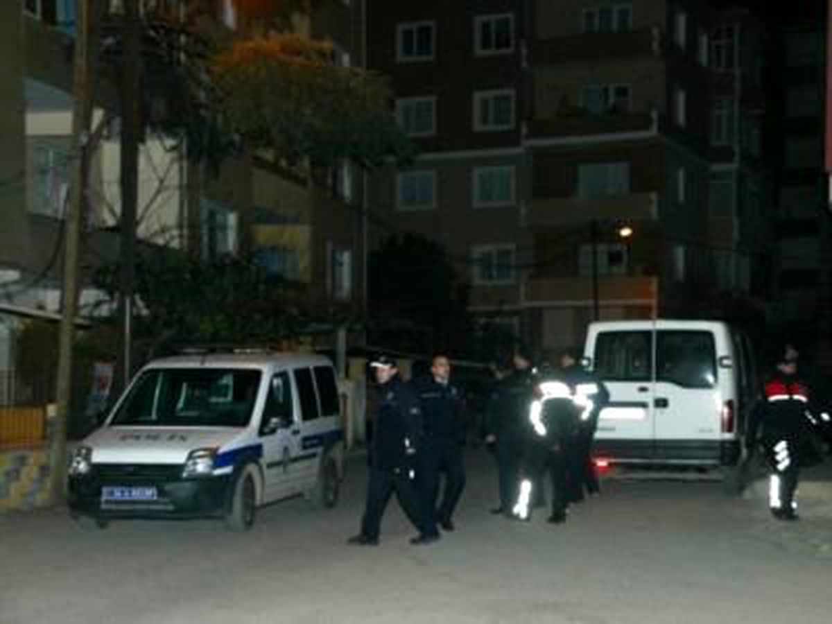 Tartıştığı Arkadaşını Tabancayla Vurup Rehin Aldı