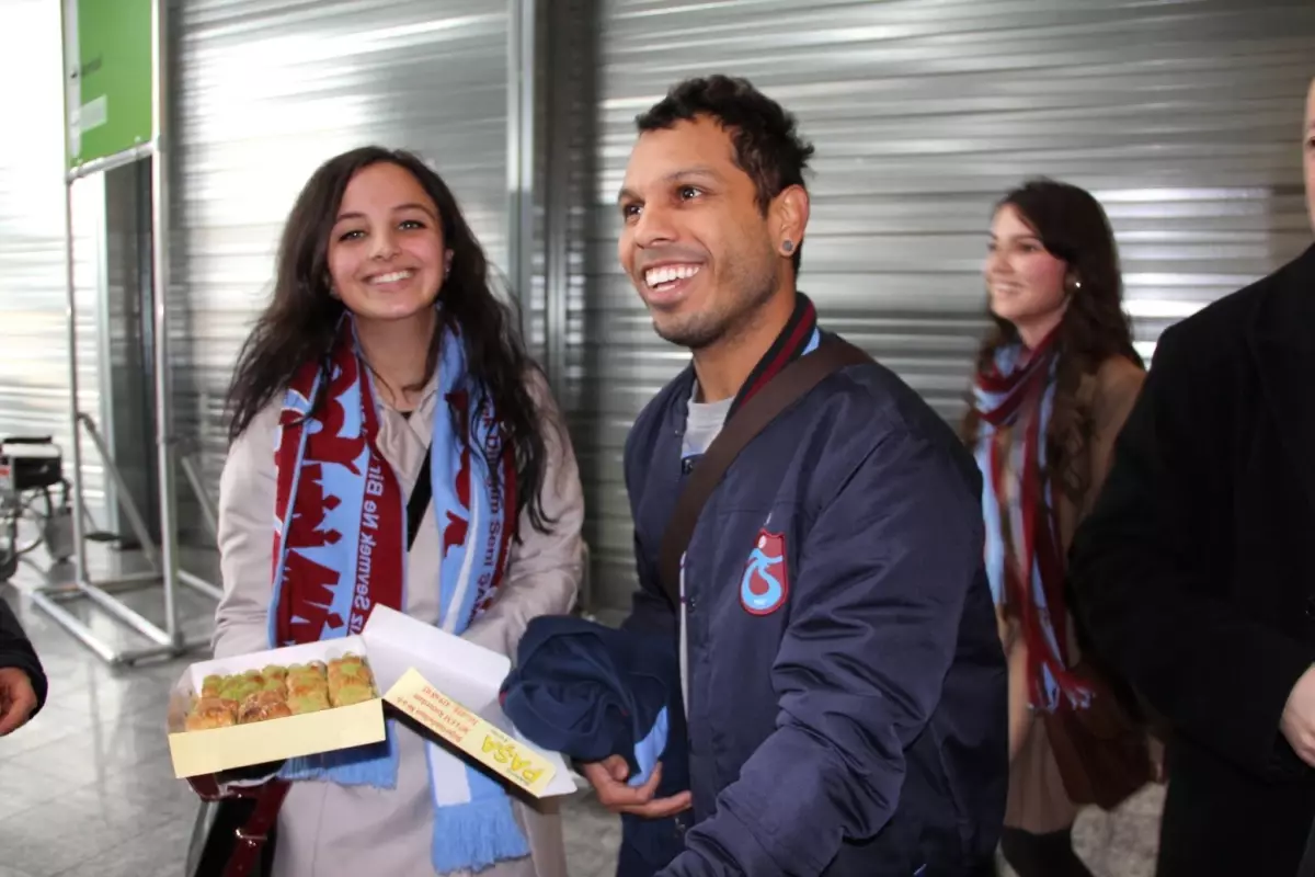 Trabzonspor\'a Hollanda\'da Baklavalı Karşılama