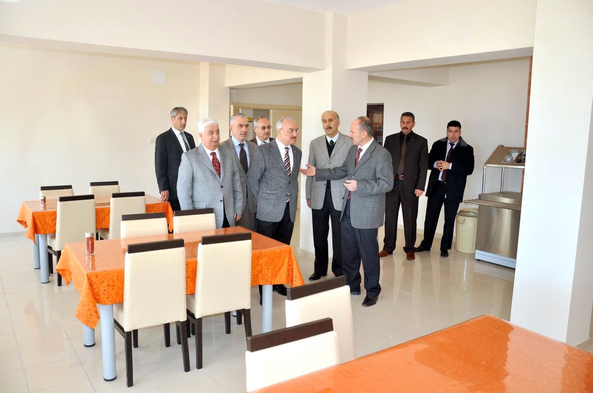 Vali Yenigün\'den PTT Başmüdürlüğü\'ne Ziyaret