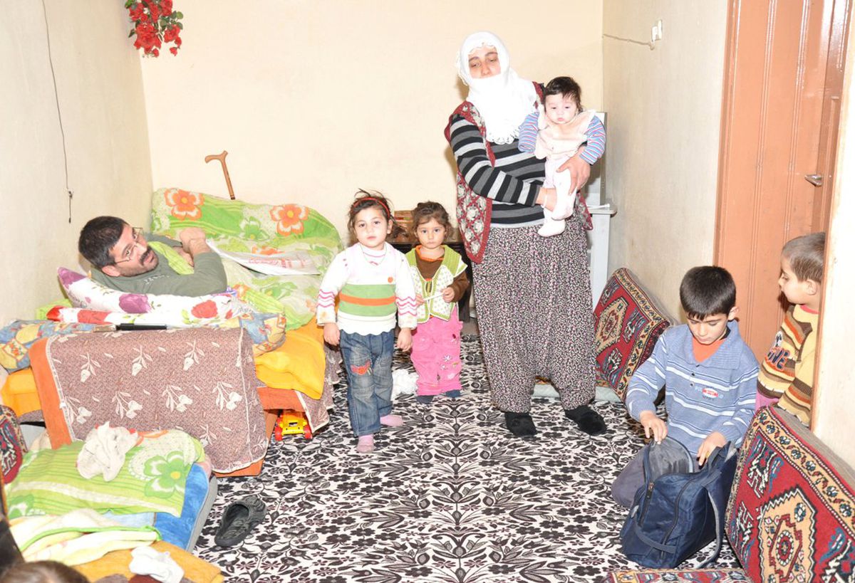 Yatalak Baba, Ailesi İçin Yardım Bekliyor