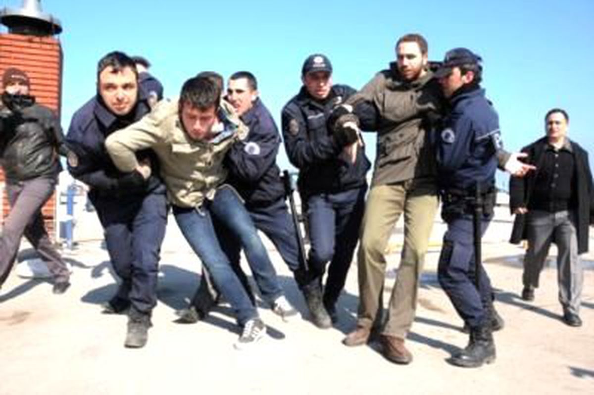 YÖK Başkanı\'nı Protesto Eden Öğrencilere Polisin Müdahalesi Sert Oldu (3)