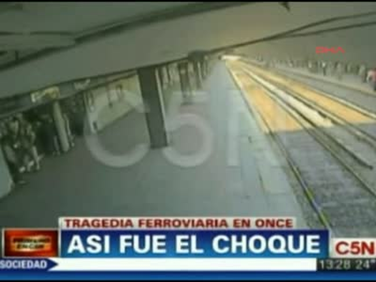 Arjantin\'de Meydana Gelen Tren Kazası Saniye Saniye Görüntülendi