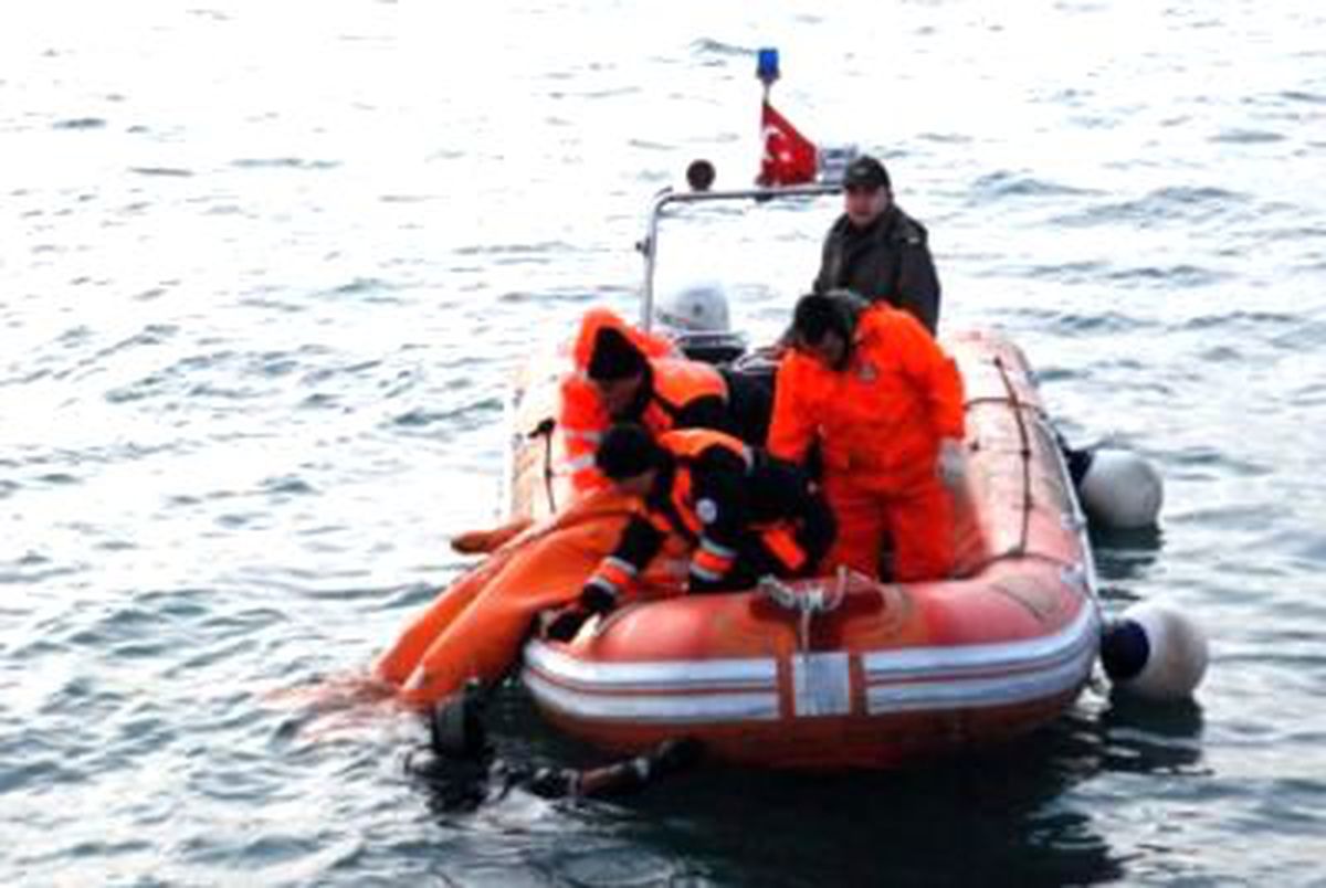 Batan Geminin Kayıp 6 Mürettebatından 1\'inin Cesedine Ulaşıldı (2)