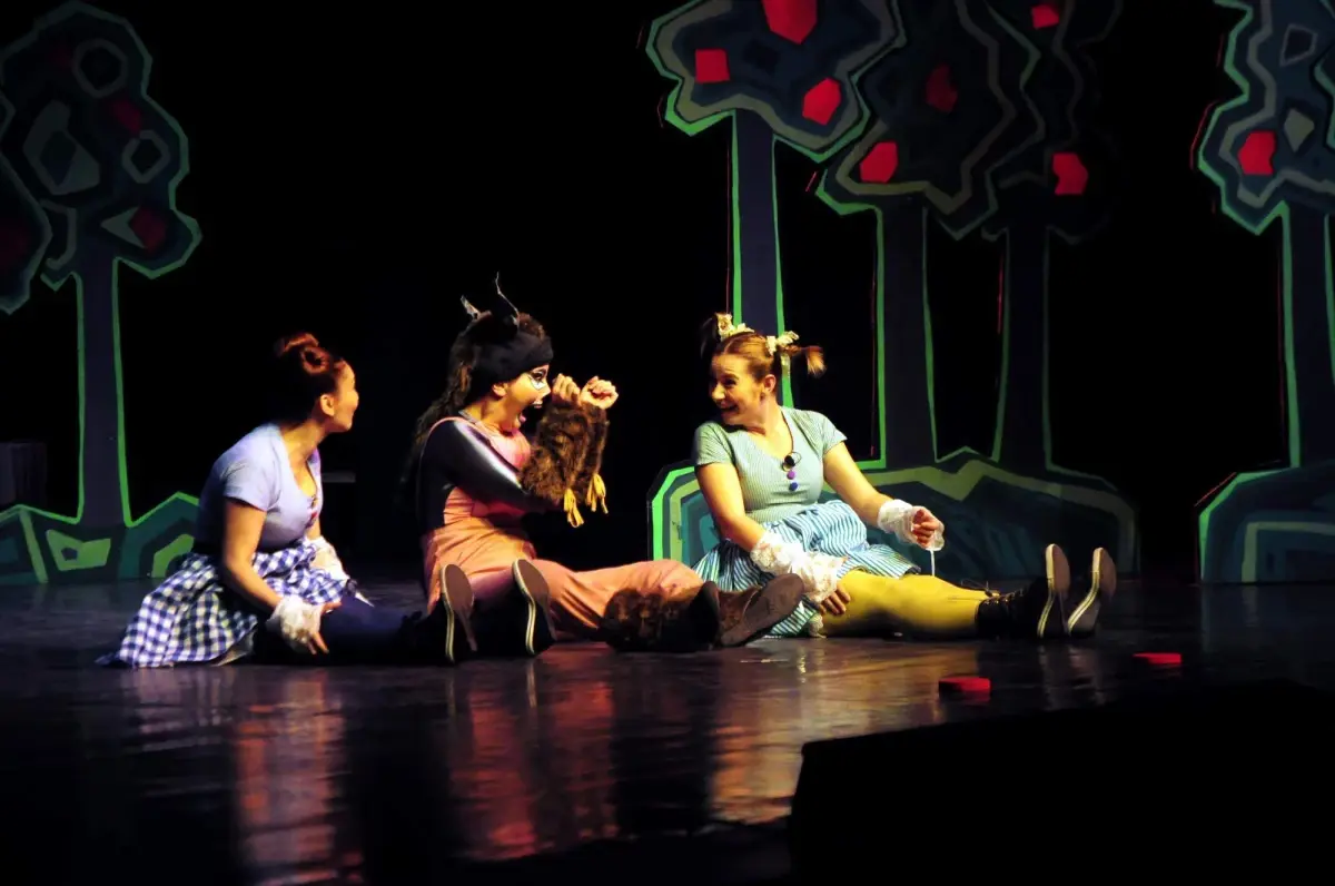 Engelli Öğrencilere Tiyatro Sergilendi