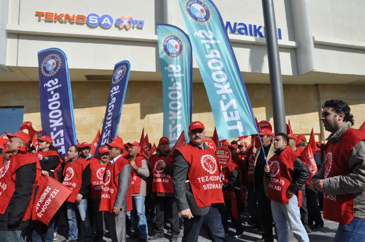 Mağaza Açılışında Sendika Üyelerinden Eylem