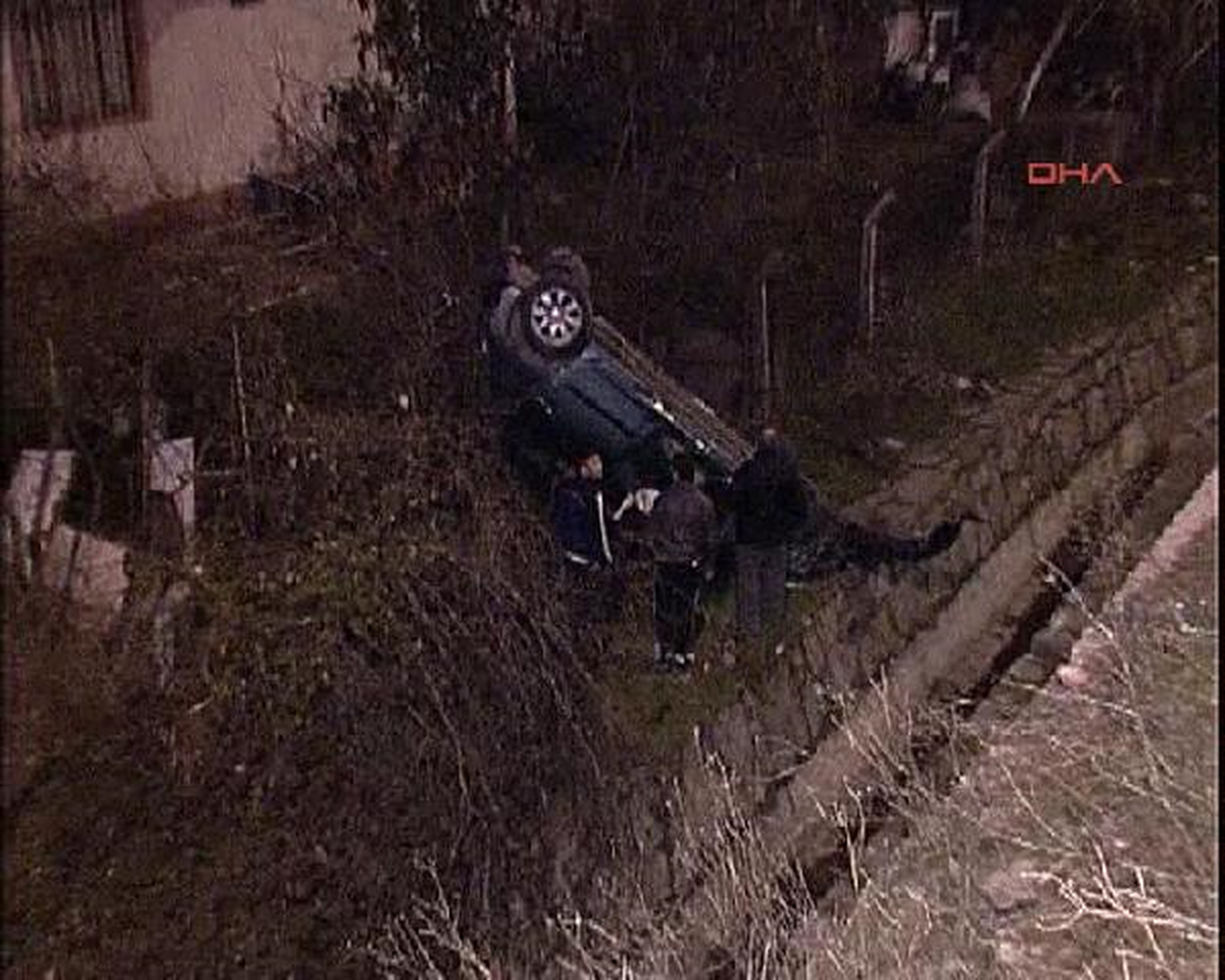 Maltepe'de Otomobil Dere Yatağına Uçtu: 1 Yaralı