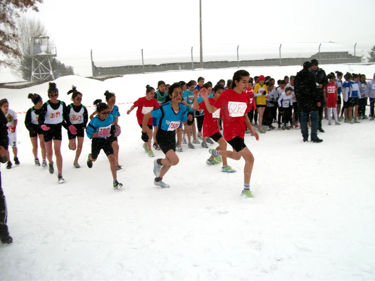 Okul Sporları Atletizm Branşında Ardahanlı Sporcuların Başarısı