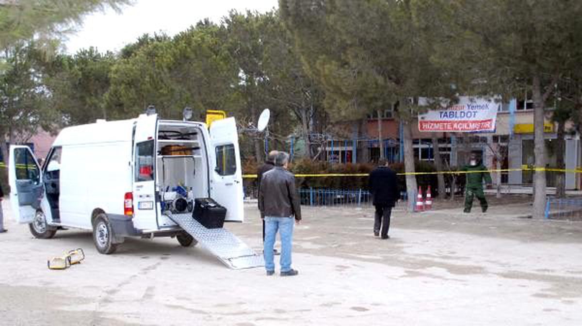 \'Pakette Bomba Var\' Deyip, PTT Şubesini Soymaya Kalkıştı