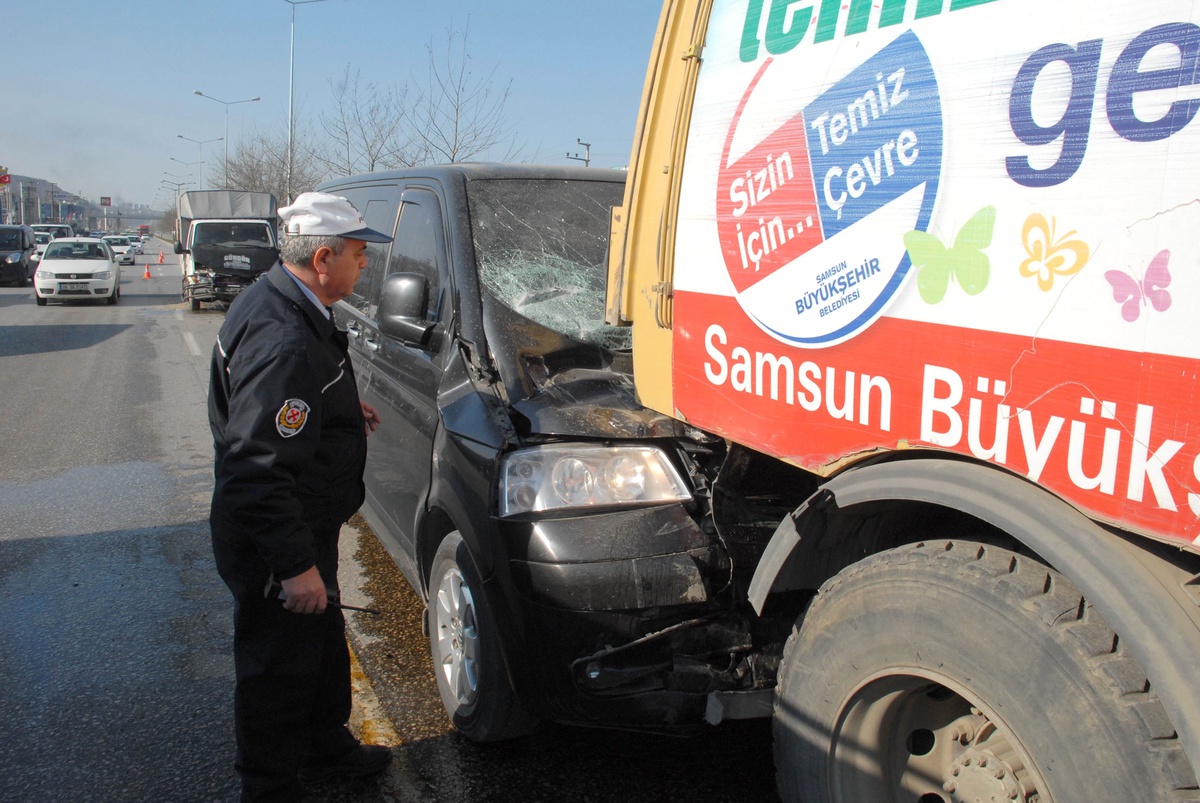 Samsun\'da Zincirleme Trafik Kazası: 4 Yaralı