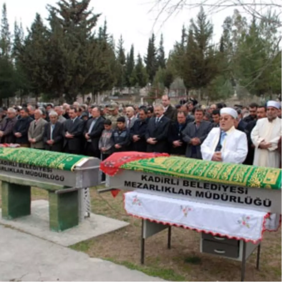 İki Kız Öğrenci Toprağa Verildi