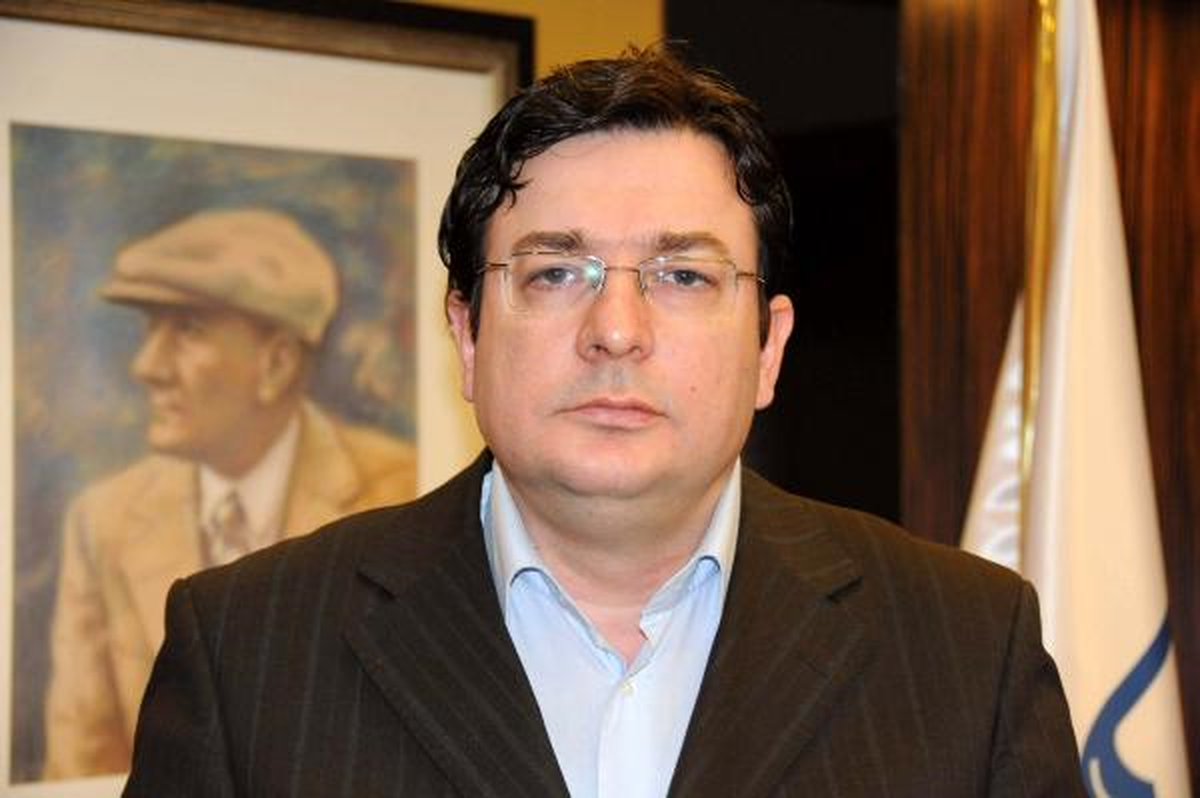 Çanakkale Belediyesi\'nden 9 Metrelik \'Gençliğe Hitabe\' Pankartı