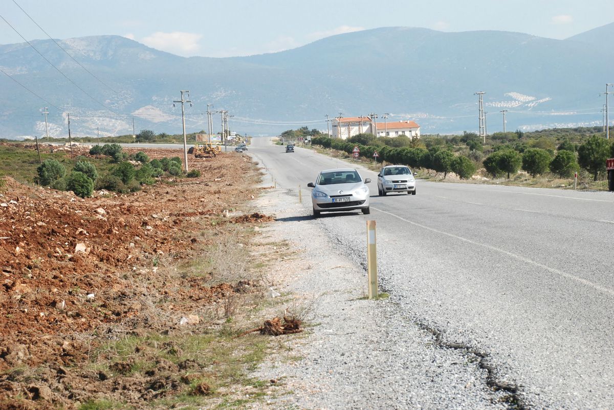 Didim-Akbük Yolunda Çalışmalar Yeniden Başladı