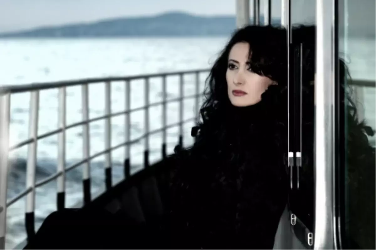 Ebru Üstüntaş'dan Müzikseverlere 'Yadigar'