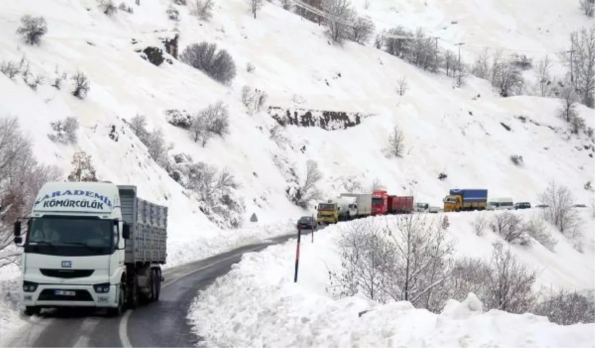 Elazığ\'da 330 Köyün Yolu Açıldı, 140 Köyle Halen Ulaşım Sağlanamıyor