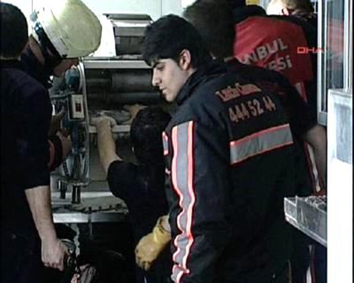 Elini Hamur Açma Makinesine Kaptırdı