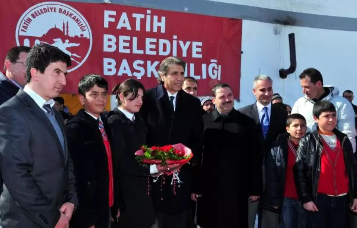 Fatih Belediye Başkanı Depremzedeleri Unutmadı