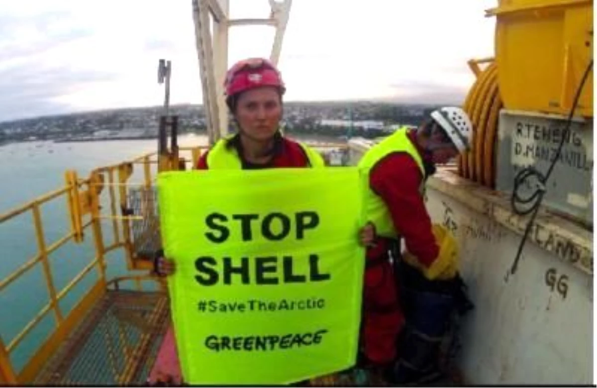 Greenpeace Shell\'in Petrol Gemisine Karşı Eylem Yaptı