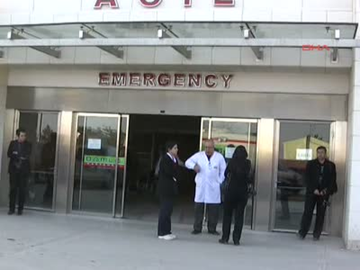Kardan Yolu Kapalı Köyde Doğum Yapan Kadın Ambulans Helikopterle Alındı