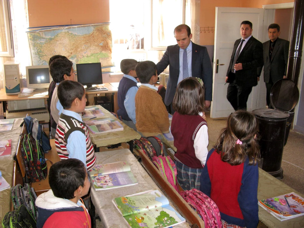 Kaymakam Nebioğlu, Köy Okullarını Ziyaret Etmeye Devam Ediyor