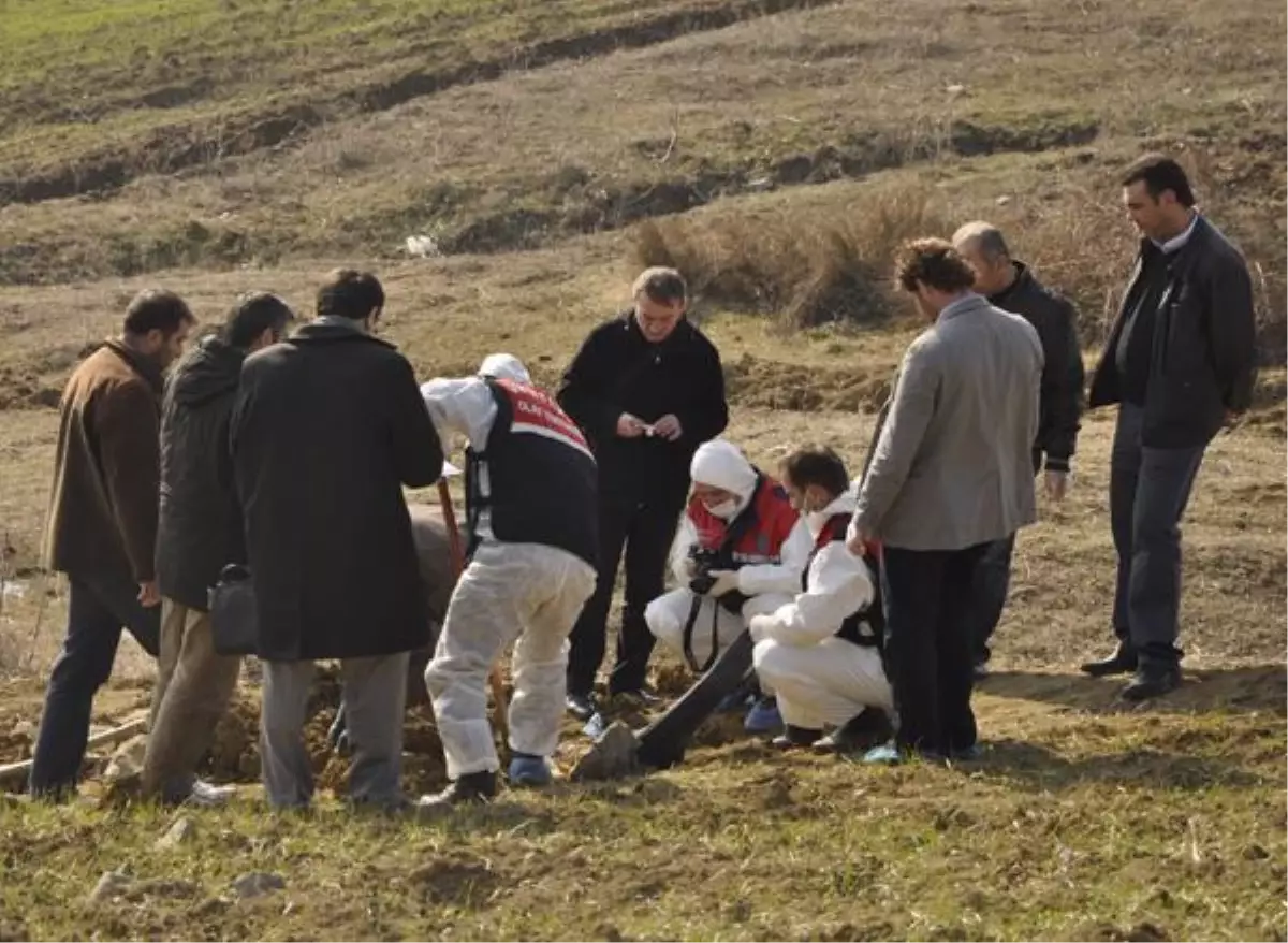 Öldürüp Gömdüler Ancak Eli Dışarıda Unuttular