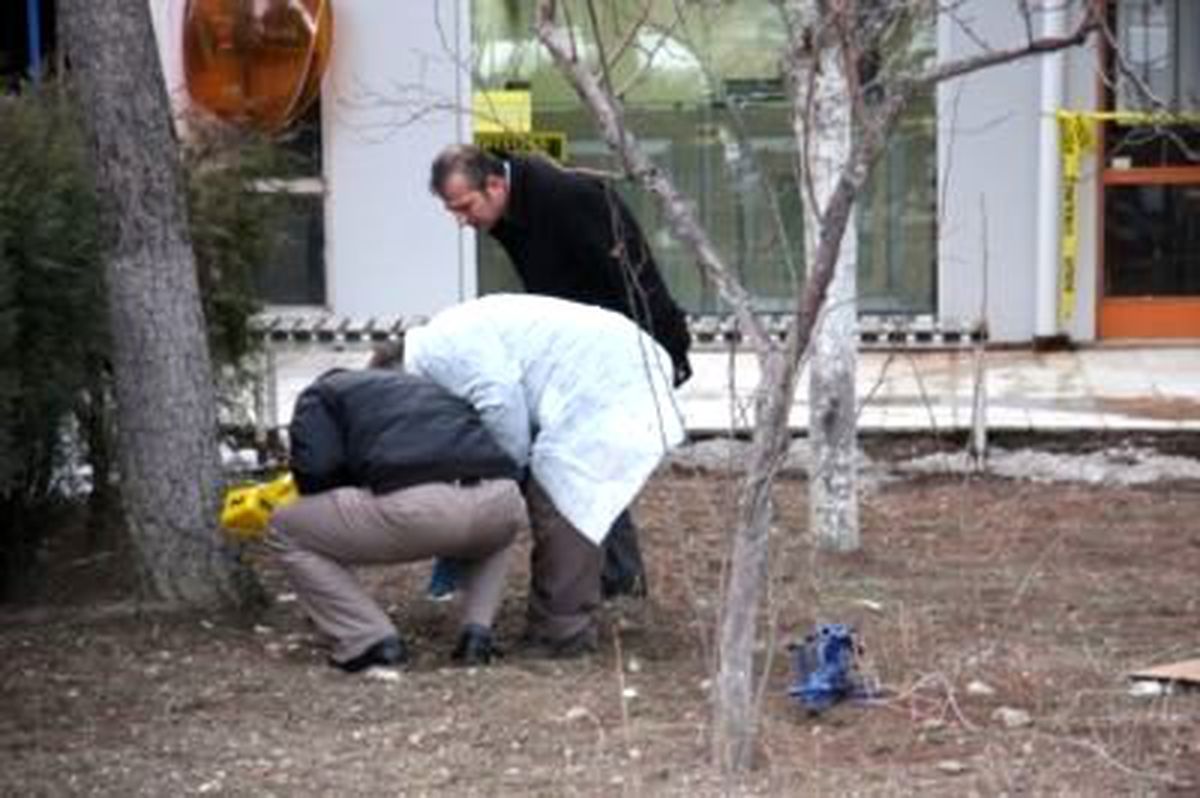 \'Pakette Bomba Var\' Deyip, PTT Şubesini Soymaya Kalkıştı