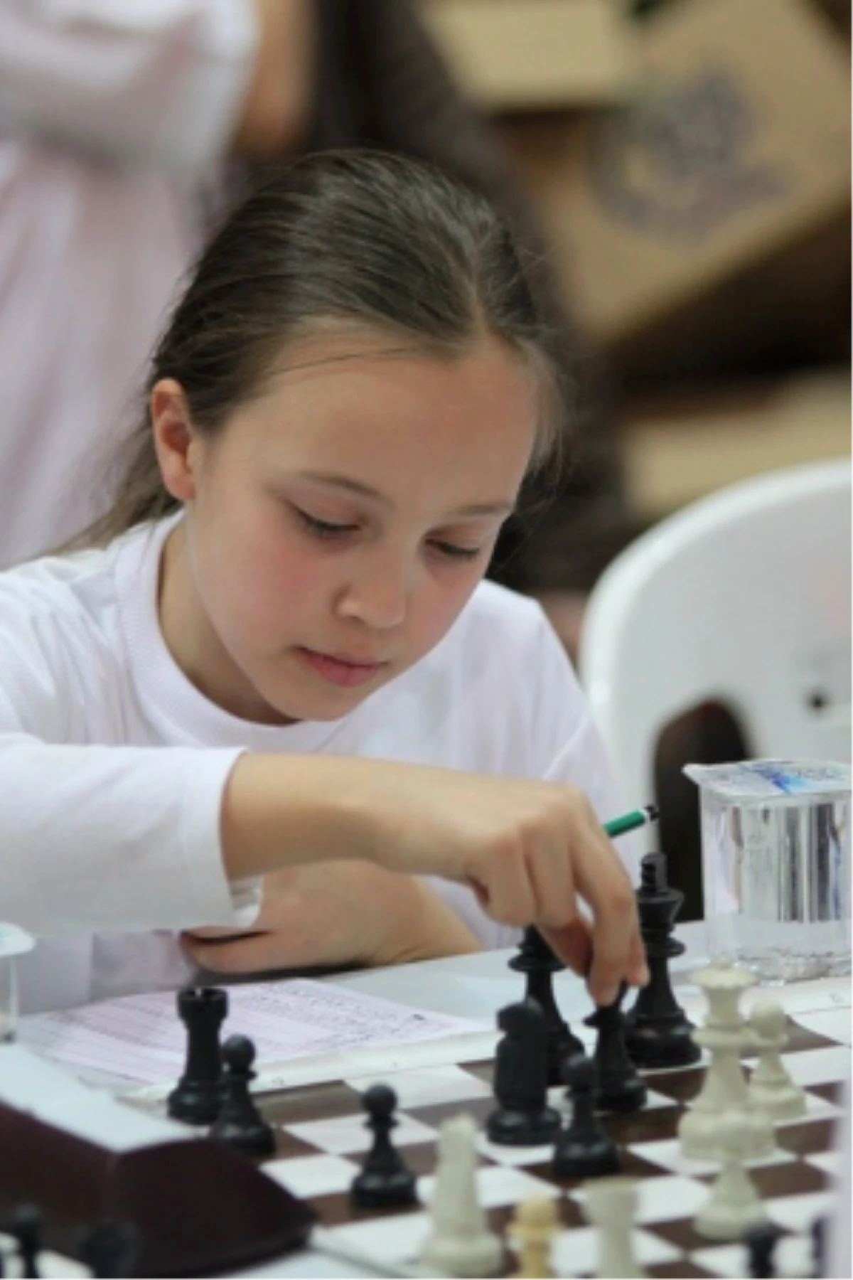 Satranç Şampiyonası\'nda Kıyasıya Mücadele Sürüyor
