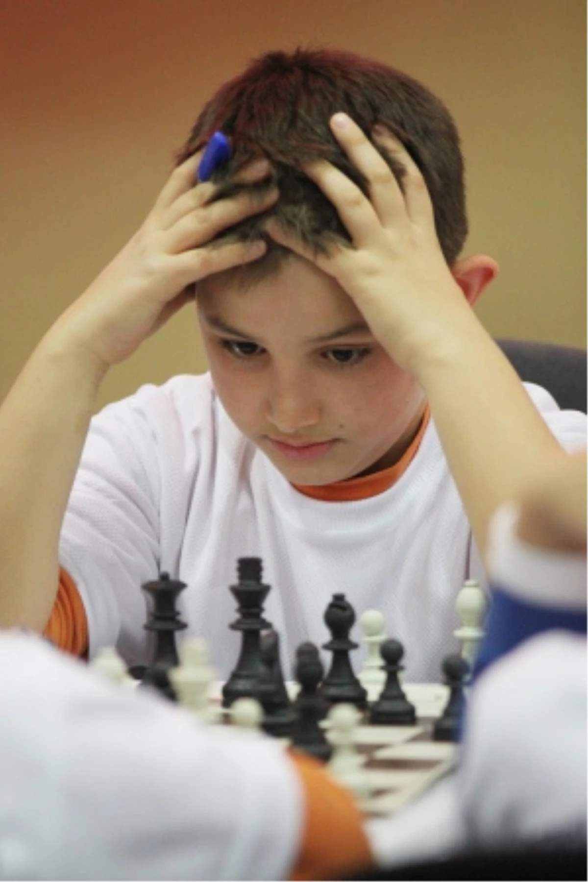 Satranç Şampiyonası\'nda Kıyasıya Mücadele Sürüyor