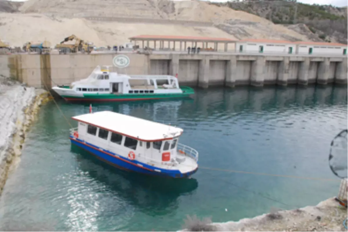 Yenilenen Kumla Gemisi Suya İndirildi